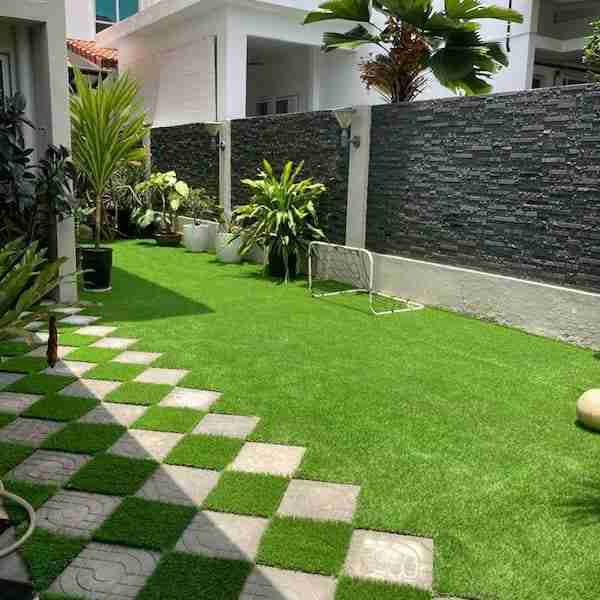 Artificial Grass with Stepping Stones