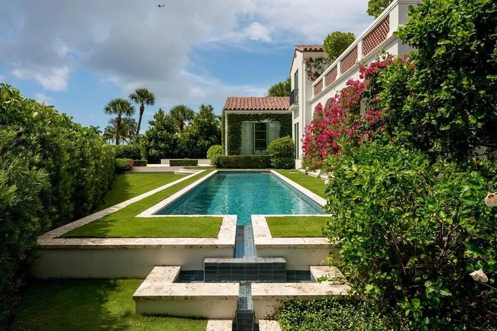 artificial-grass-around-above-ground-pool artificial grass around above ground pool
