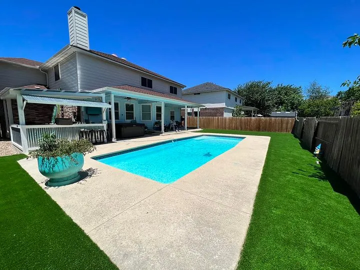 artificial grass for swimming pools